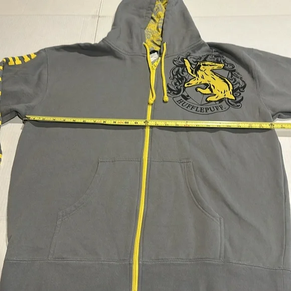Universal Studios Harry Potter Gray Yellow black Hufflepuff Hoodie zipper packet - Picture 2 of 12